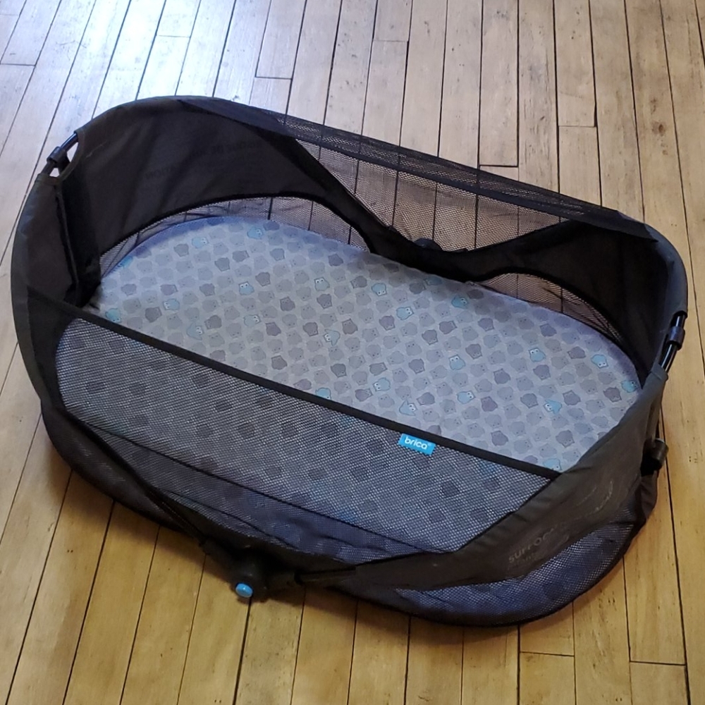 Munchkin Brica travel bassinet